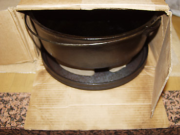 ダッチオーブンの保管方法　1　～　購入時の箱にいれて保管