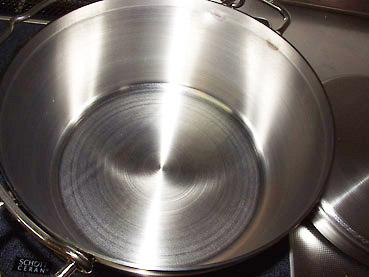 ステンレス製ダッチオーブンの使用後のお手入れ方法