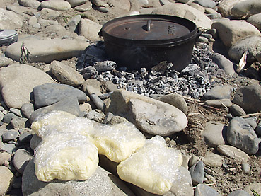 石窯で焼く、インド風発酵パン「ナン」